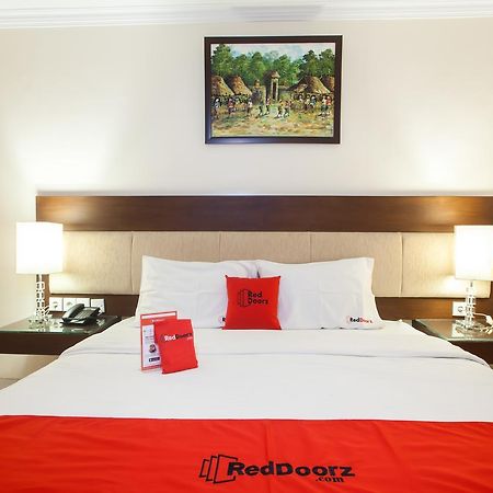 Reddoorz Premium @ Raya Nginden Hotel Wonocolo Exterior photo